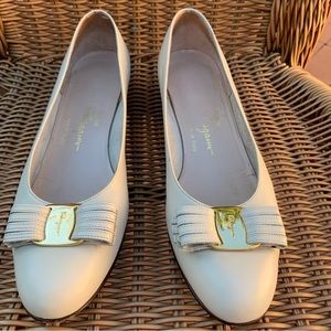 Salvatore Ferragamo Ladies Flats Cream Size 7.5 Medium